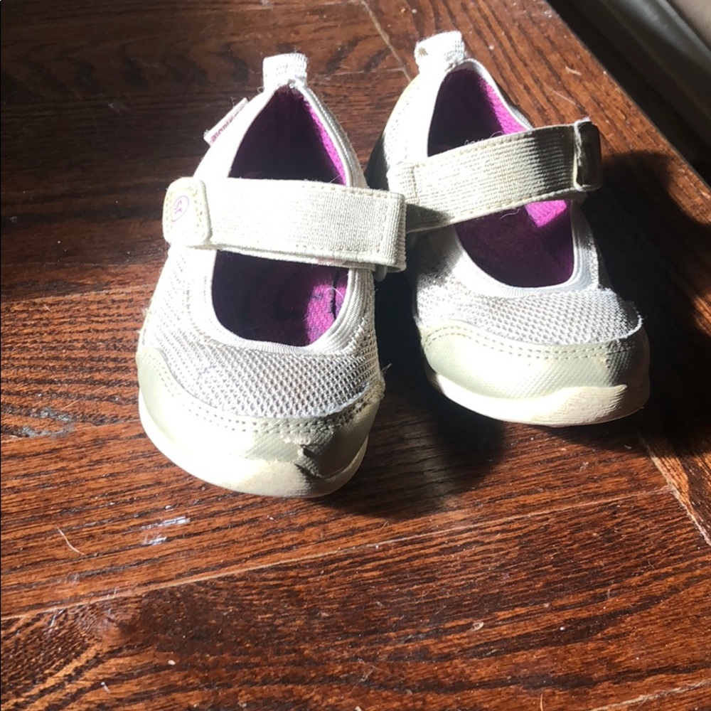 Stride rite girl’s champagne shoes size toddler 6